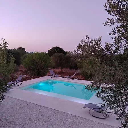 Trulli Con Piscina Privata *